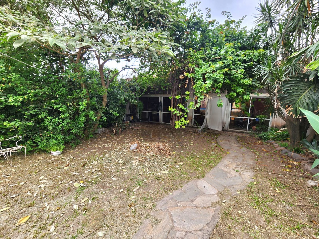 Las Talitas- B° Los Apostoles- Casa de 2D c/ Cochera y Pileta