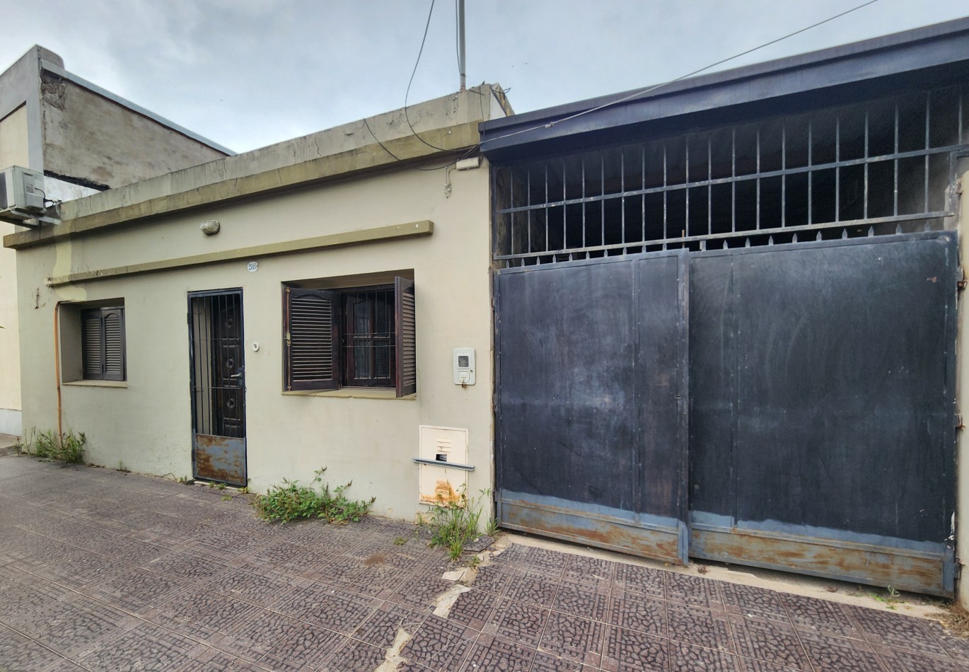 Bolivia al 2900 - CASA DE 4D + COCHERA + FONDO