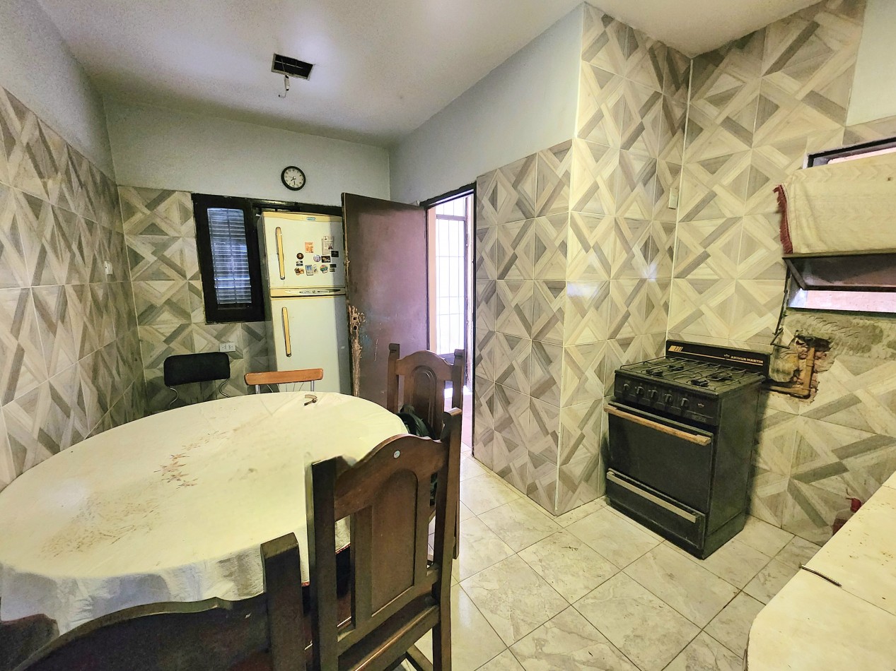 Bolivia al 2900 - CASA DE 4D + COCHERA + FONDO