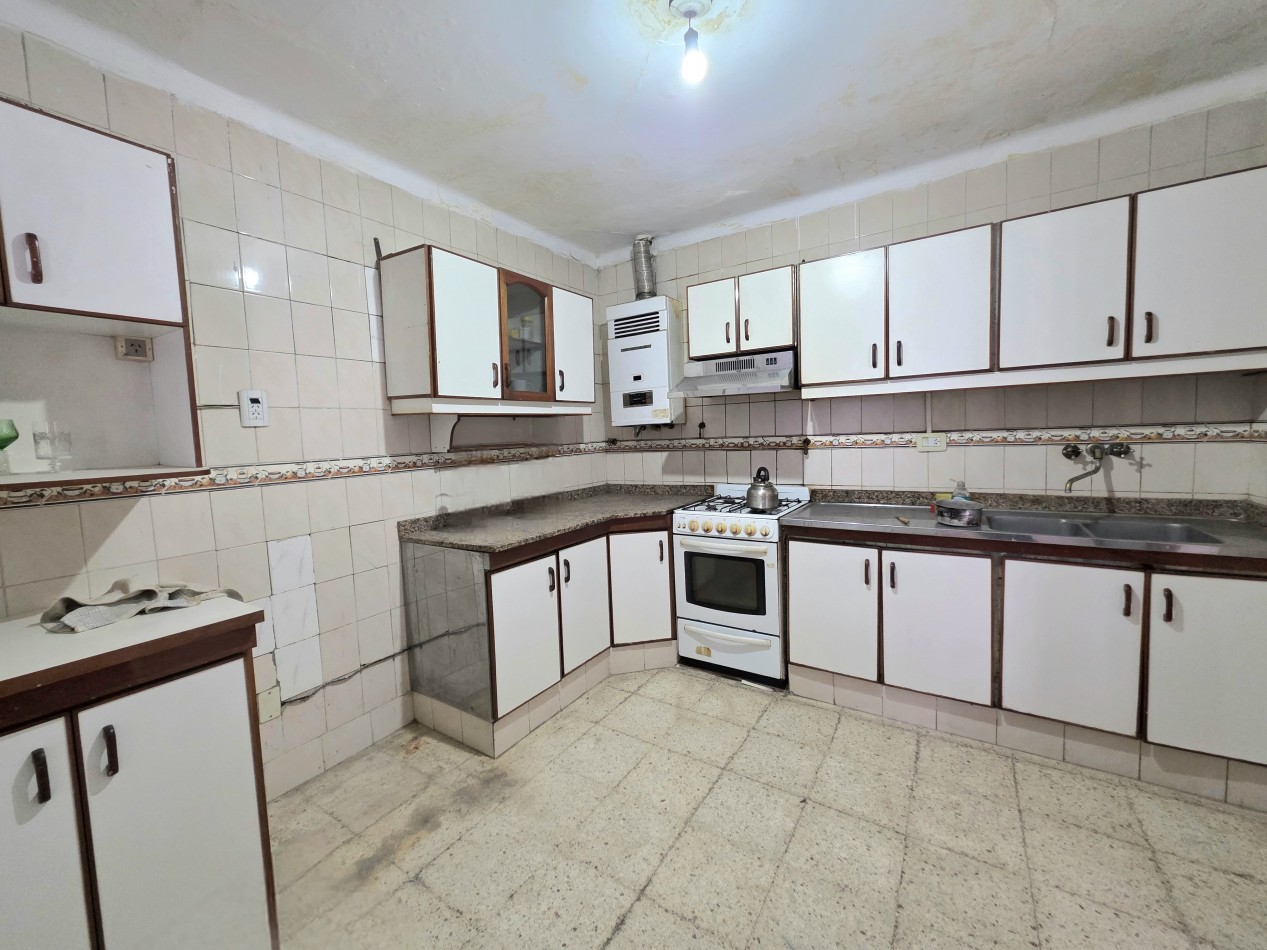 Laprida 480 -PH en Planta Baja con 5 dormitorios, 5 Baños y Dos Patios