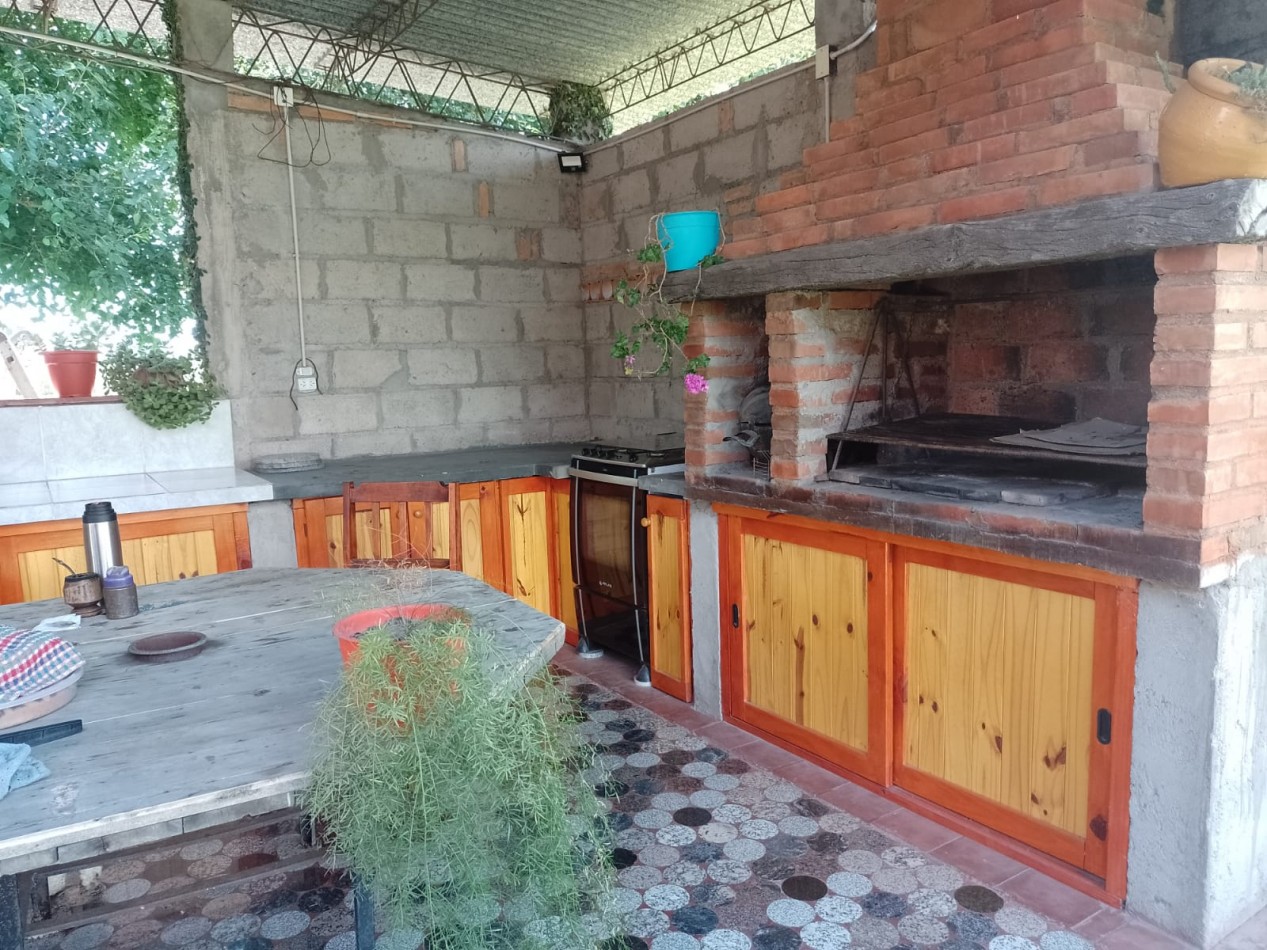 Los Villagra - Casa Simil Tronco de 2D + Quincho + Galeria 