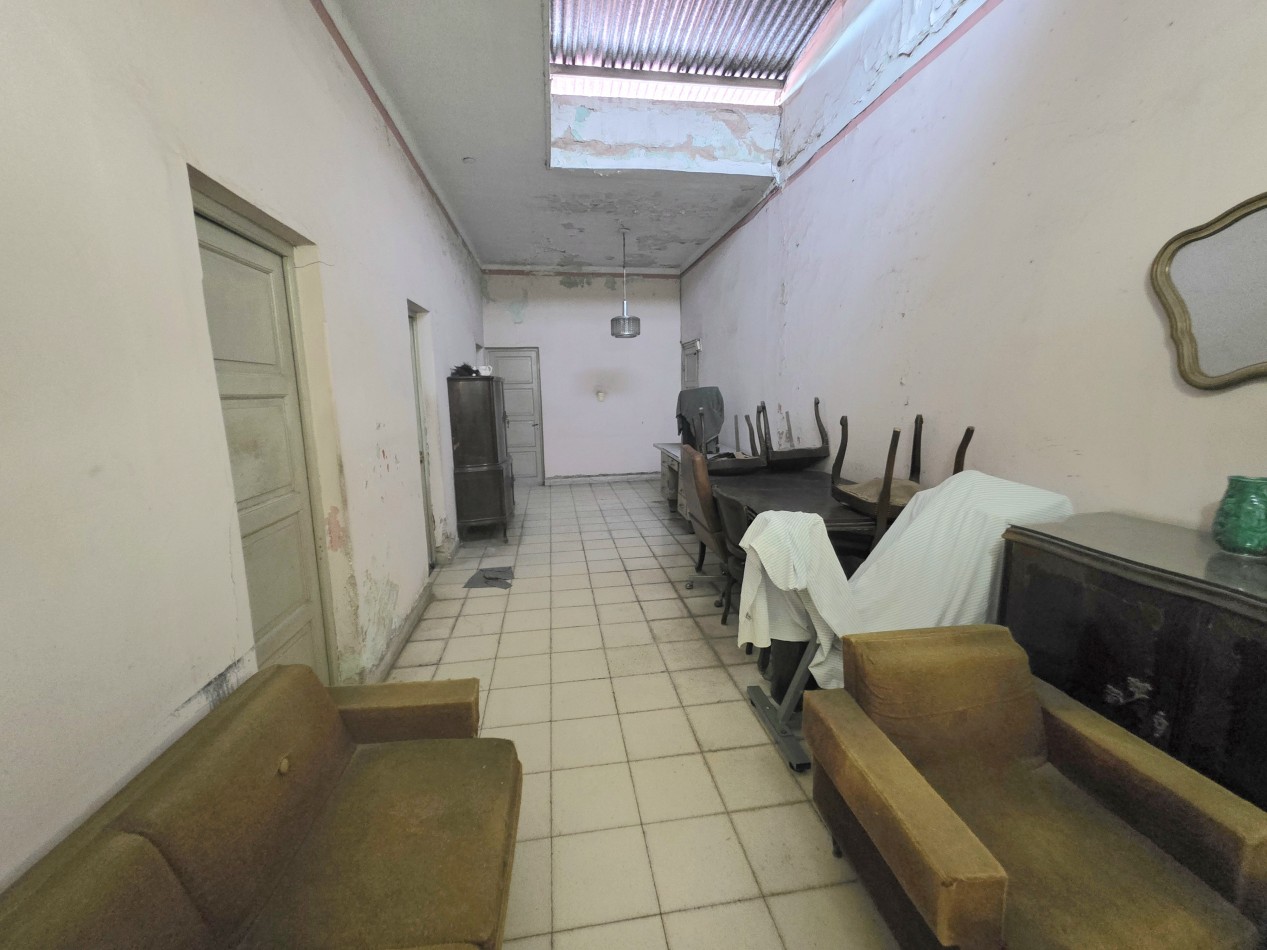 Av. Belgrano al 2400 - Casa a Refaccionar/ Terreno 10 x 60 Ideal Comercial!!