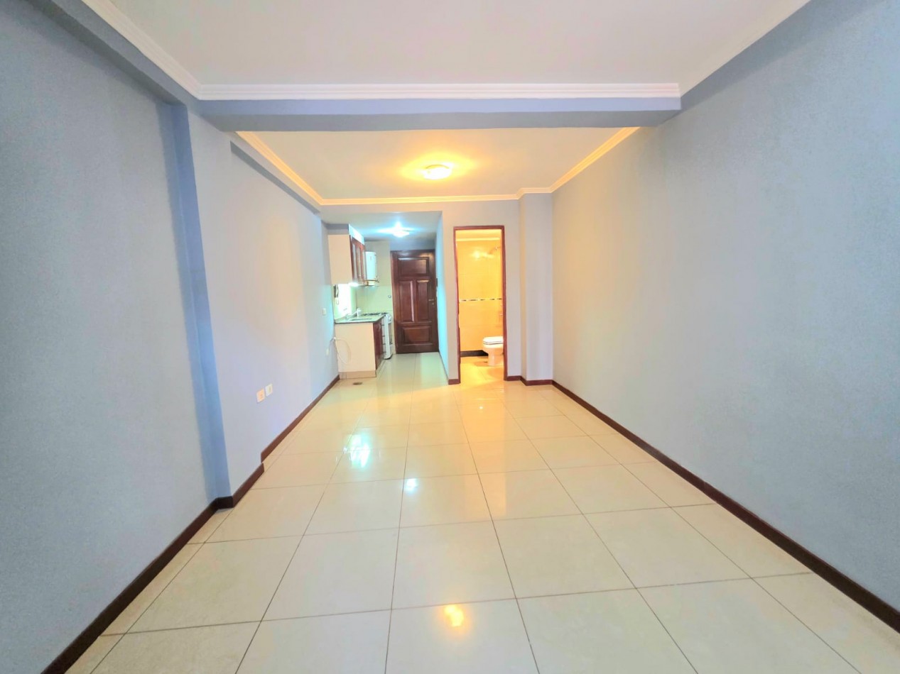 C/ España 948 - Monoambiente en Planta Baja con Balcon a la calle