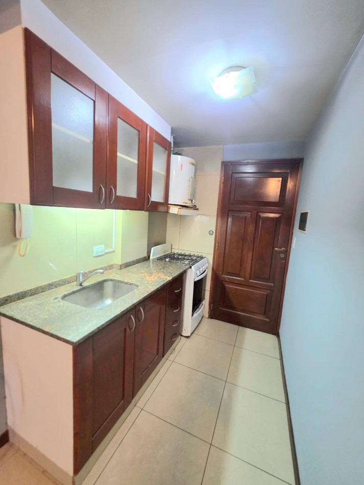 C/ España 948 - Monoambiente en Planta Baja con Balcon a la calle