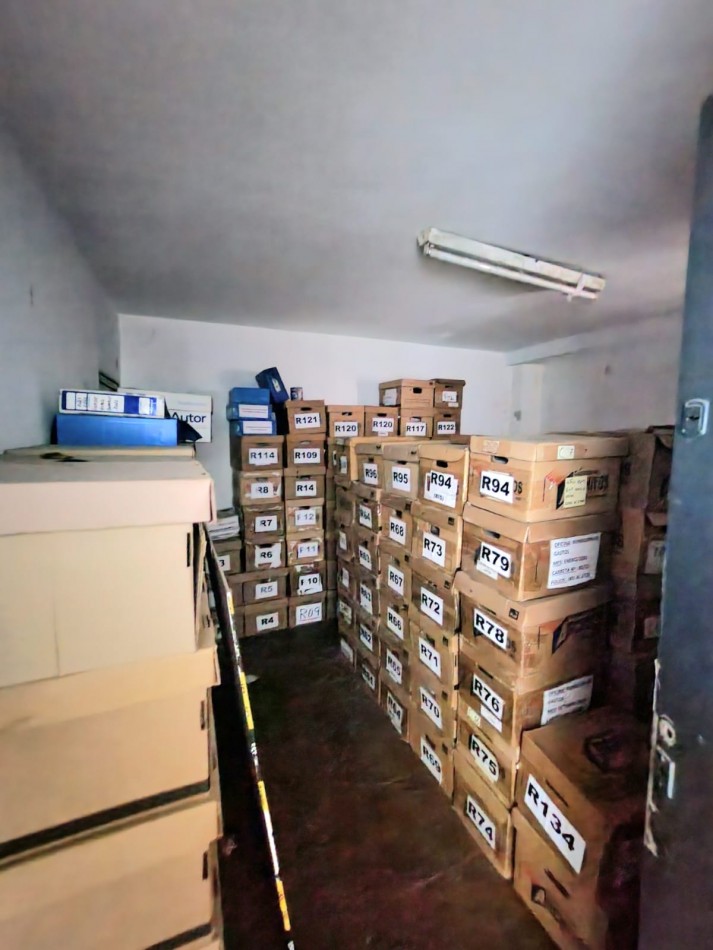 c/ San Martin 973 - Guarderia P/ 20 autos + Dos plantas con 19 Habitaciones. Ideal Inversor!!!