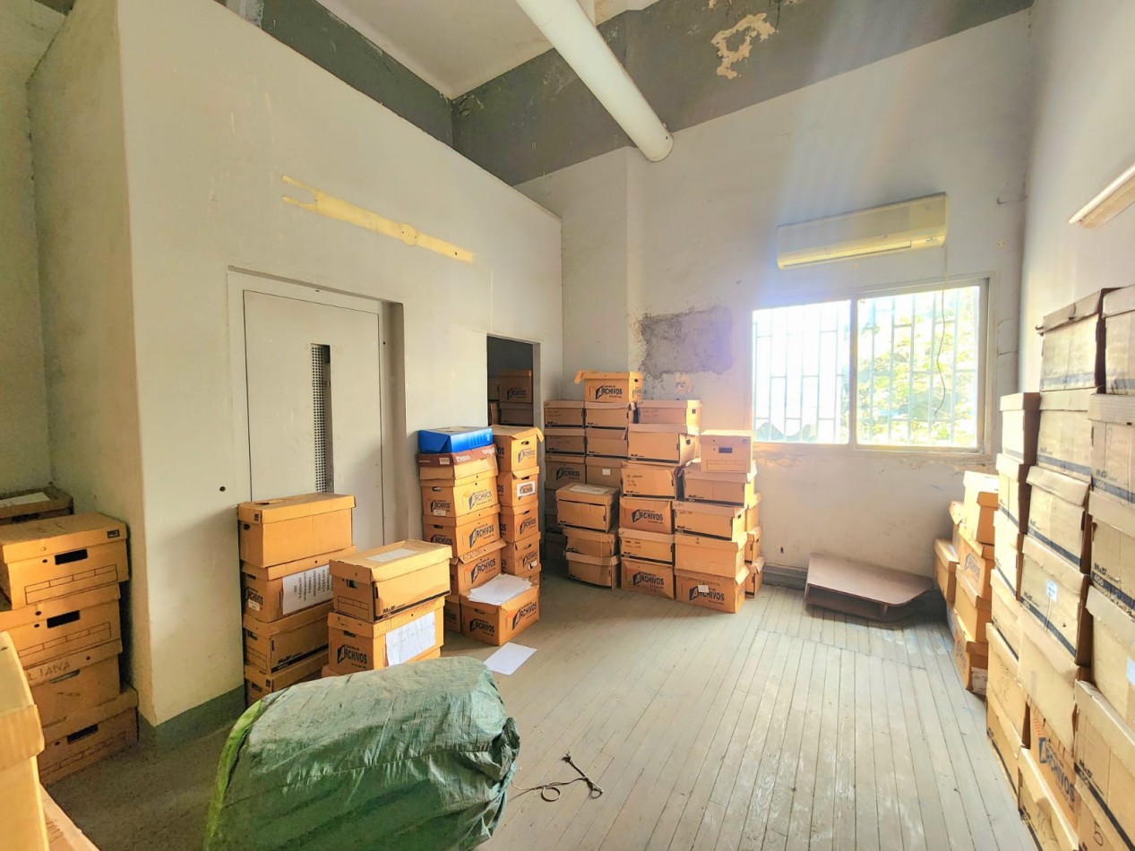 c/ San Martin 973 - Guarderia P/ 20 autos + Dos plantas con 19 Habitaciones. Ideal Inversor!!!