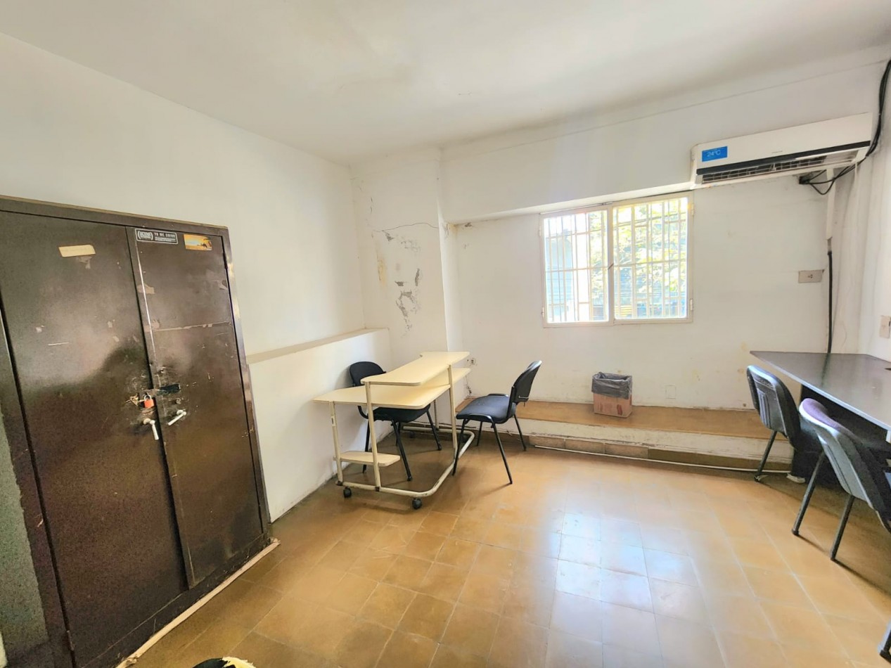 c/ San Martin 973 - Guarderia P/ 20 autos + Dos plantas con 19 Habitaciones. Ideal Inversor!!!