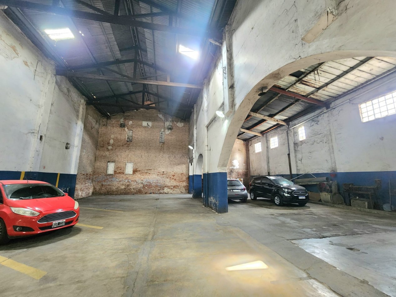 c/ San Martin 973 - Guarderia P/ 20 autos + Dos plantas con 19 Habitaciones. Ideal Inversor!!!