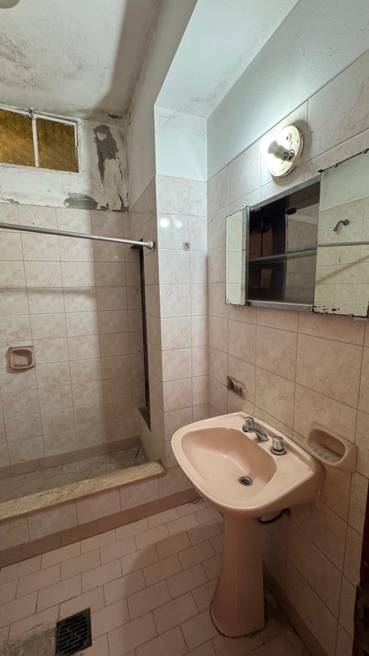 Aguilares - c/ Alberdi 1650.  Departamento XXL de 4D c/ Balcon y Terraza Cubierta