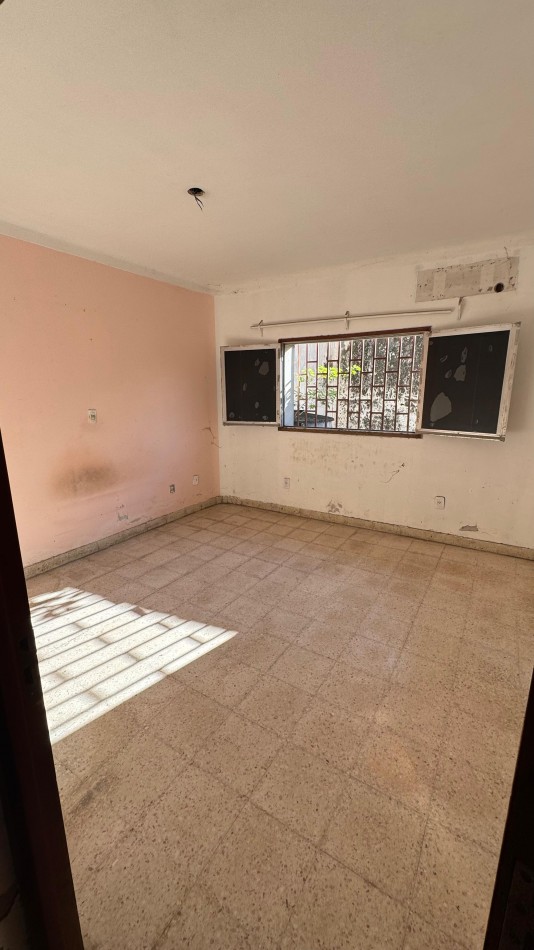 Aguilares - c/ Alberdi 1650.  Departamento XXL de 4D c/ Balcon y Terraza Cubierta