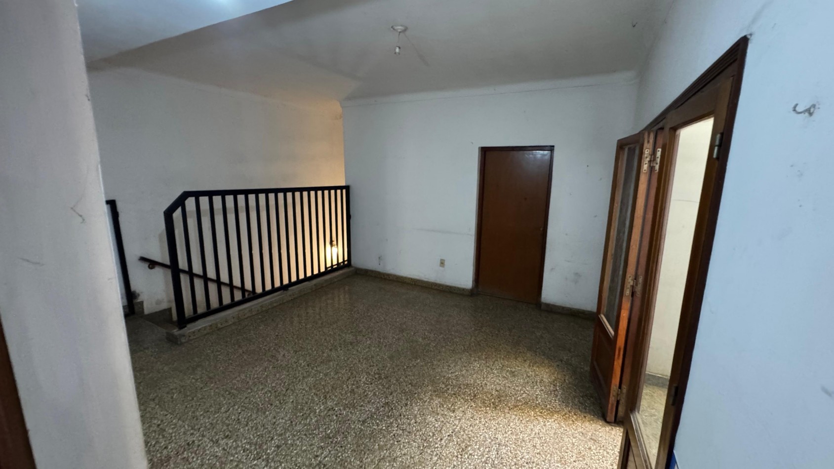 Aguilares - c/ Alberdi 1650.  Departamento XXL de 4D c/ Balcon y Terraza Cubierta