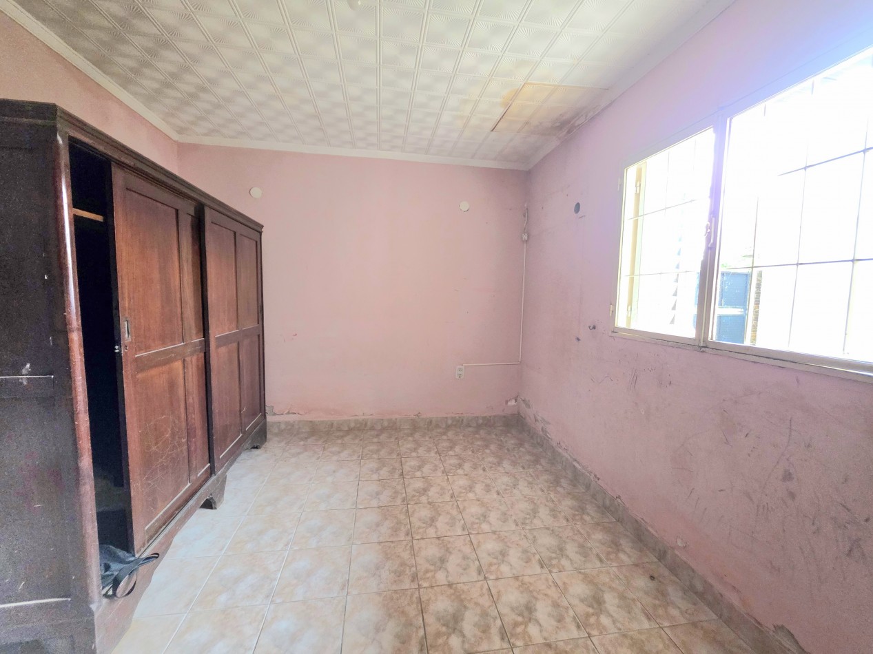 B° Lapacho Sur - Chabacubo al 4100 - Casa Esquina de 3D + Local c/ Fondo y Cochera