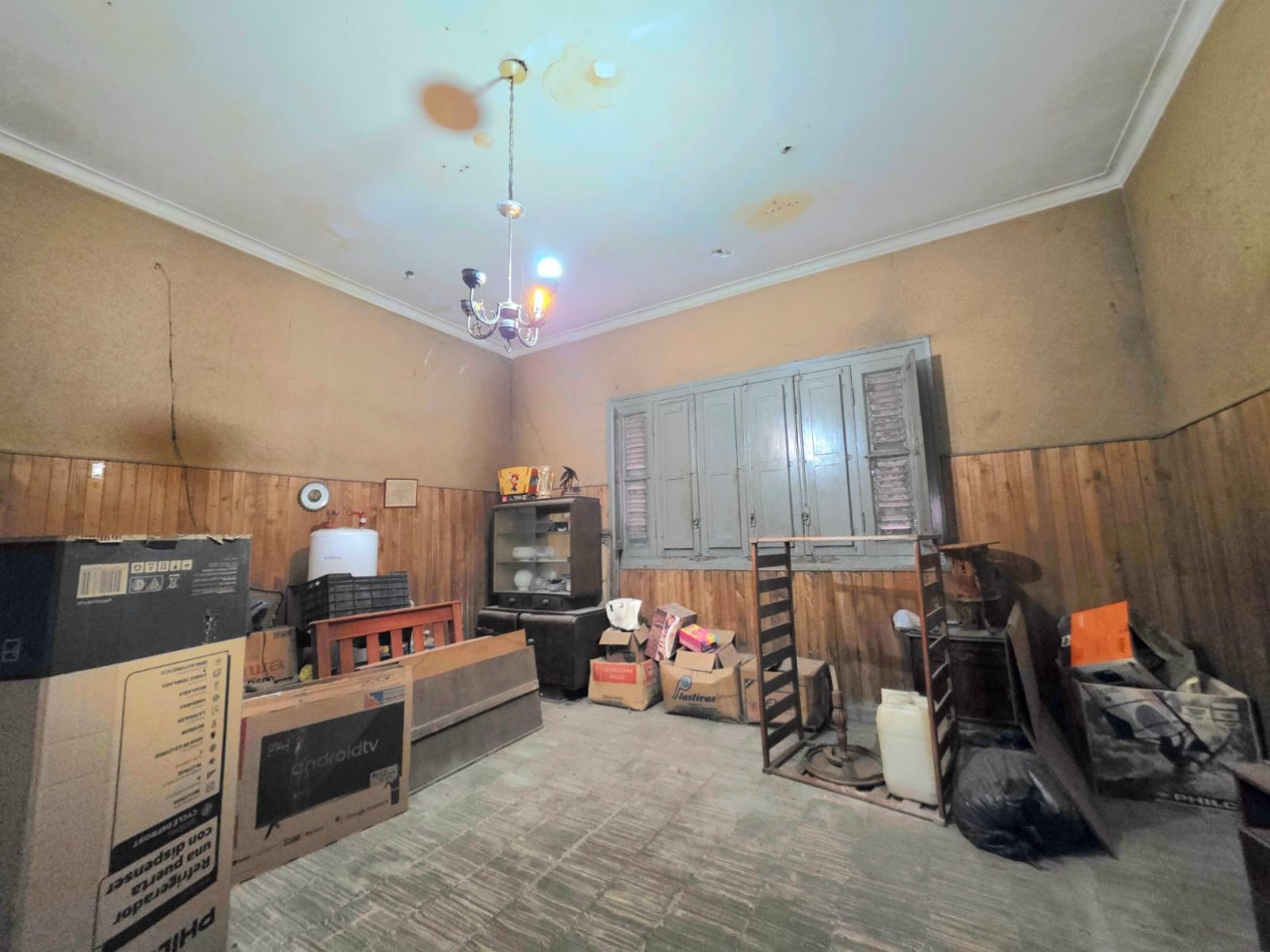 Pje. Rio de Janeiro ( Alt. Av. Avellaneda 100) Casa de 3D + Fondo amplio Reciclar/ Demoler