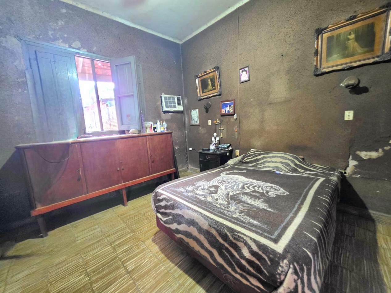 Pje. Rio de Janeiro ( Alt. Av. Avellaneda 100) Casa de 3D + Fondo amplio Reciclar/ Demoler