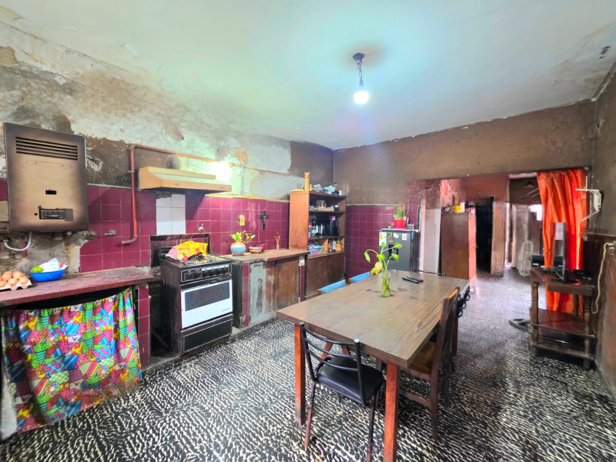 Pje. Rio de Janeiro ( Alt. Av. Avellaneda 100) Casa de 3D + Fondo amplio Reciclar/ Demoler