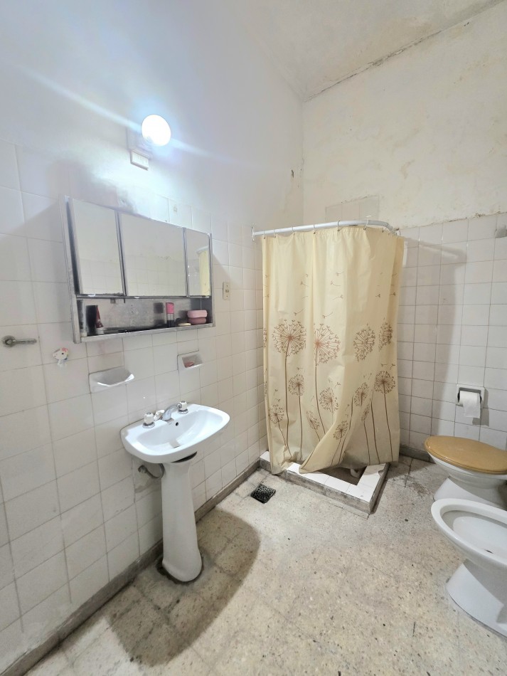 C/ Chacabuco 483- Casa de 3D + Fondo + Patio Ideal Comercio/ Casa