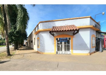 VIAMONTE 2350 ESQUINA C/ CASA DE 3D + DOS LOCALES COMERCIALES 