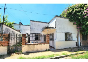 C/ Gdor. Gutierrez al 1500 (Villa 9 de Julio) - Casa de 2D + Depto. 2D c/ Fondo