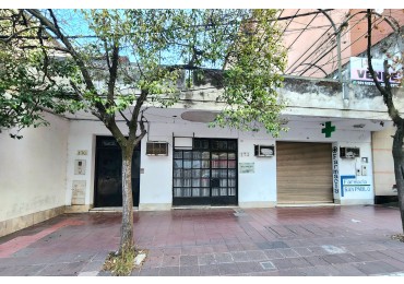 San Martin al 100 - Dos locales Comerciales + Casa de 5 dormitorios 