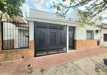 La Plata al 1100 - Casa Reformada de 2D + Cochera + Pileta