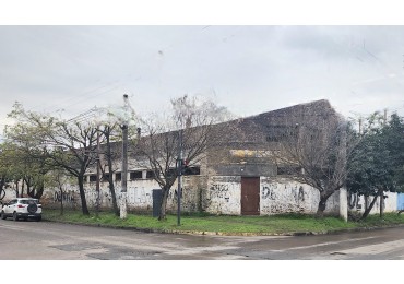 San Juan y Sargento Cabral - 4500 m2 de Terreno - con 1800 m2 de Galpones