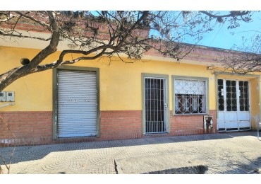 B° Floresta c/ Lincoln al 600 - Casa de 4D + Local+ Fondo + Cochera 