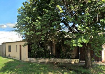 B° Lapacho Sur - Chabacubo al 4100 - Casa Esquina de 3D + Local c/ Fondo y Cochera